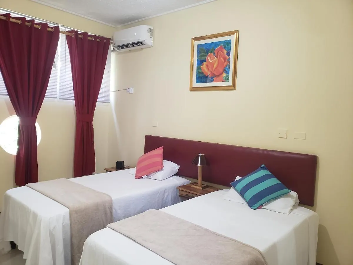 Sea Shell Palms, Ocho Rios Bed & Breakfast