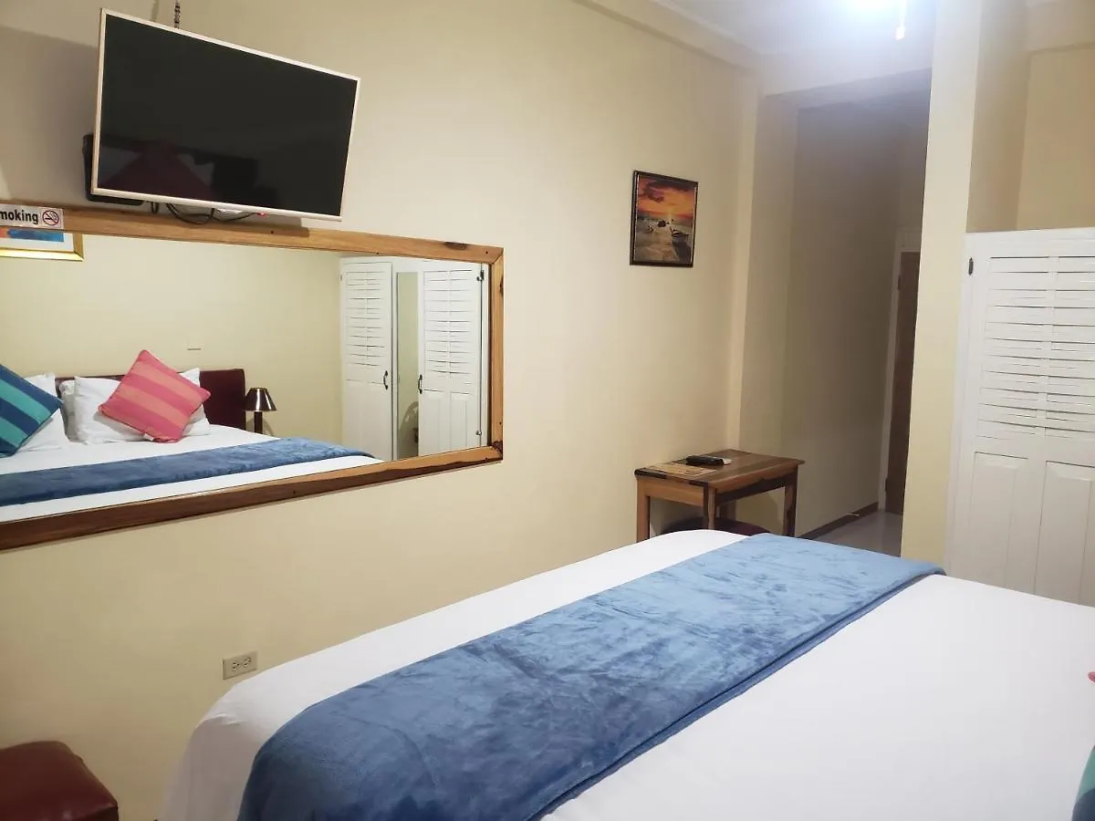 Sea Shell Palms, Ocho Rios Bed & Breakfast