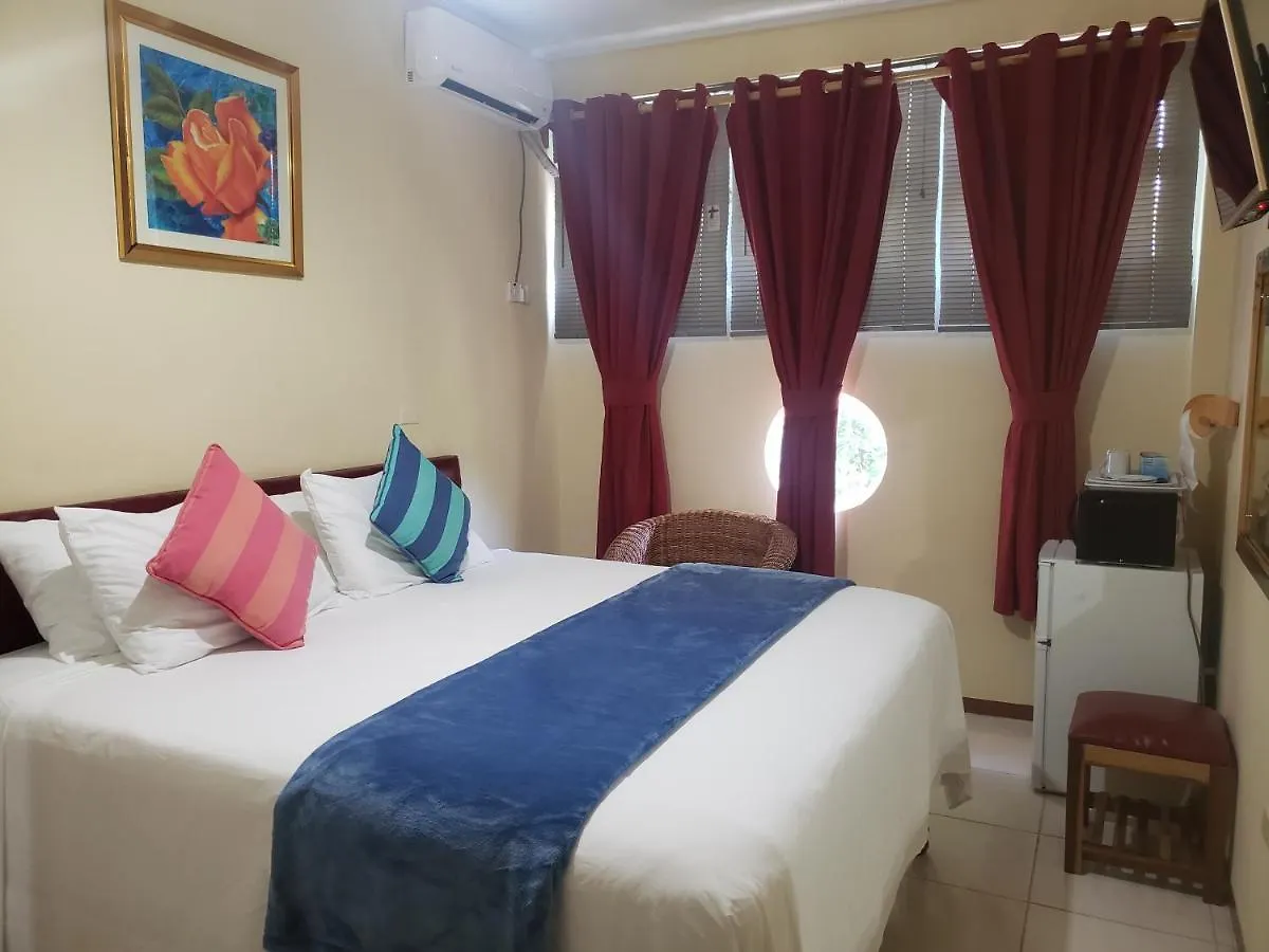 Sea Shell Palms, Ocho Rios Bed & Breakfast