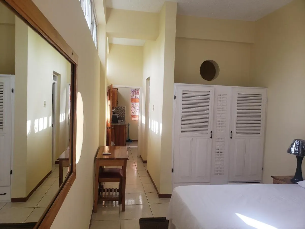Sea Shell Palms, Ocho Rios Bed & Breakfast