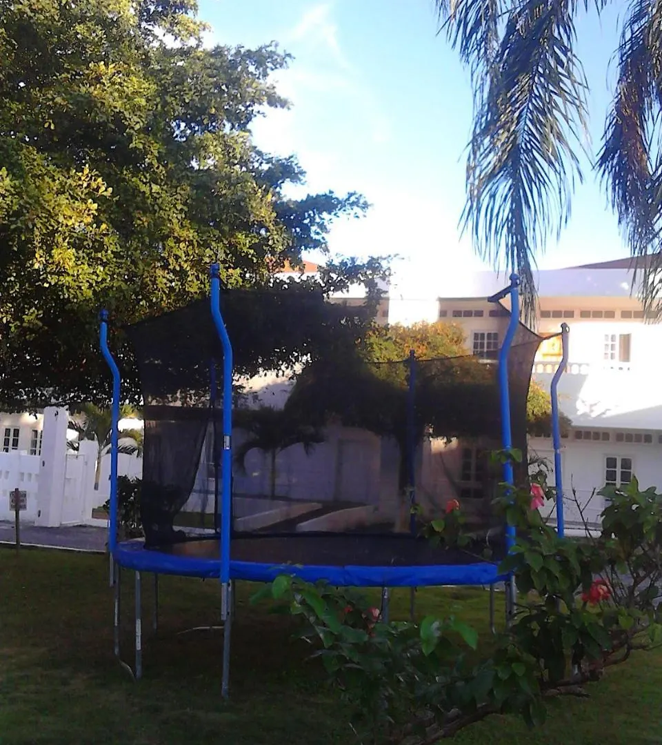 Sea Shell Palms, Ocho Rios Bed & Breakfast
