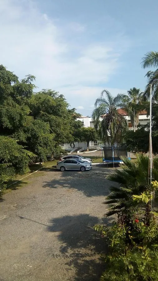 Sea Shell Palms, Ocho Rios Bed & Breakfast